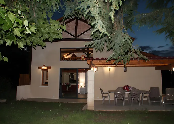 Jardin De Pomarede بيت للعطل